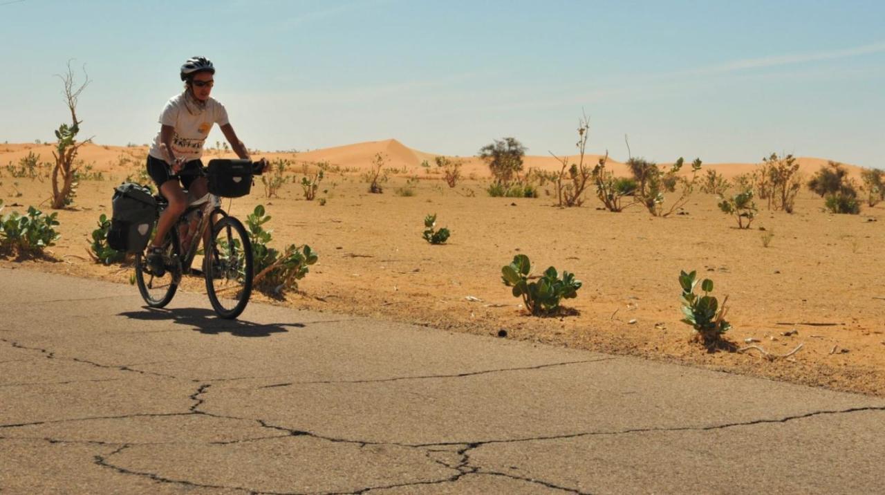 Riad Caravasar Merzouga Luaran gambar